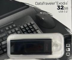 NEW 32G KINGSTON FLASH DRIVE